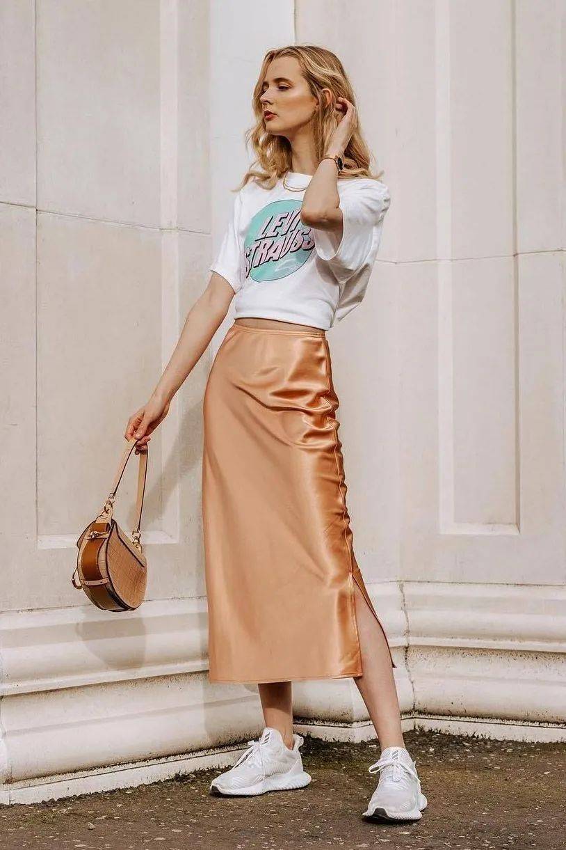 小白|今夏“裙子+运动鞋”这样穿,就是美得不一样!