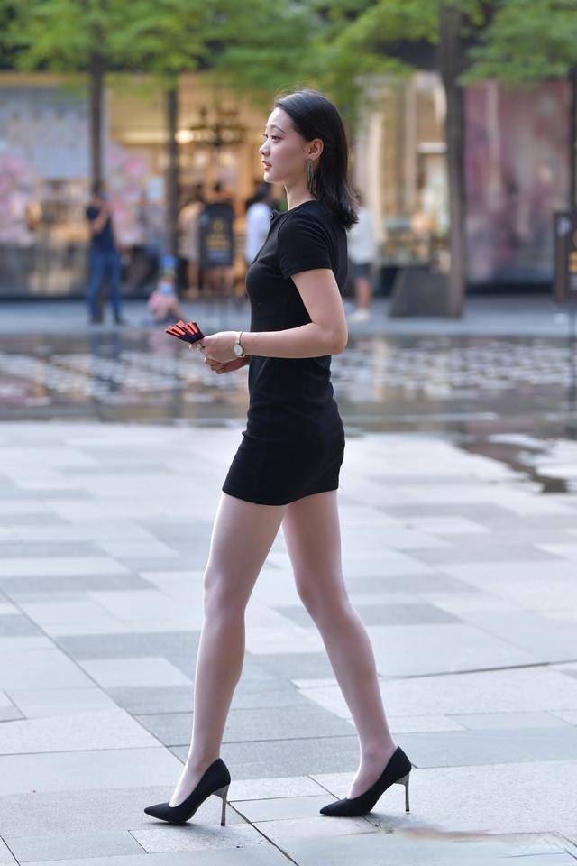 深蓝|光彩夺目的瑜伽裤显瘦好搭配，展示时尚风情，简单大方 (3)