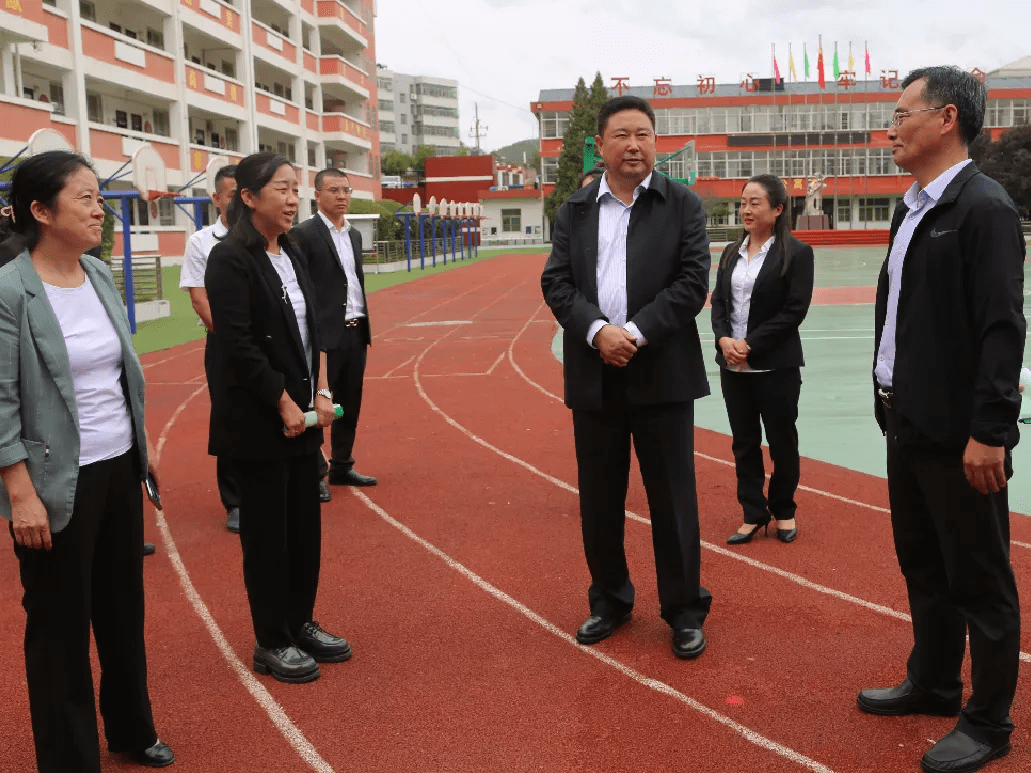 延川縣第二中學延遠中學延川縣中學王湛鴻指出,教育是國之大計,黨之大