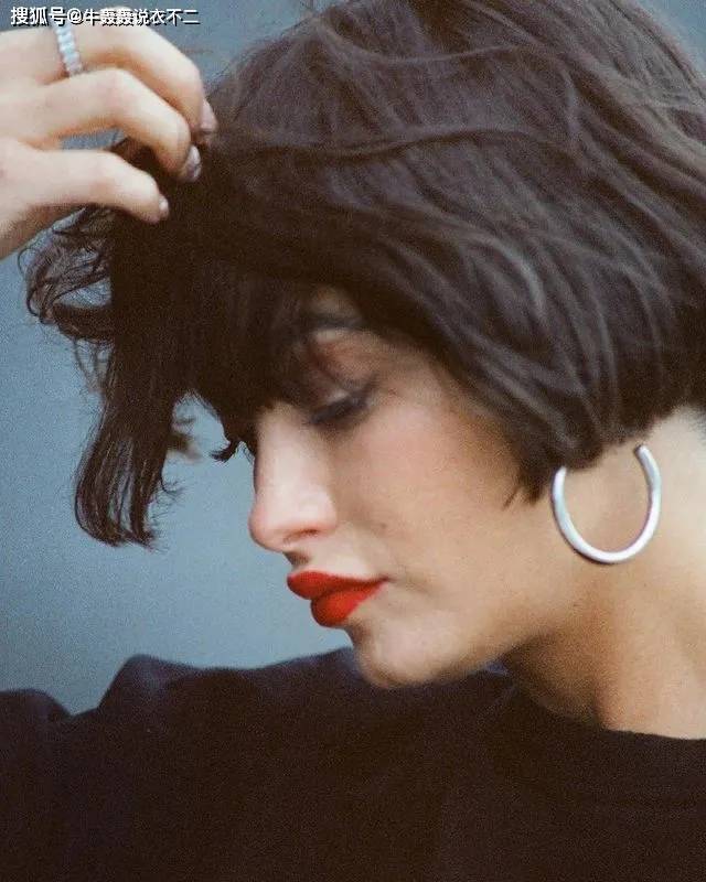 都靠|都靠这些颜色,拯救了我不想穿黑白灰的秋天