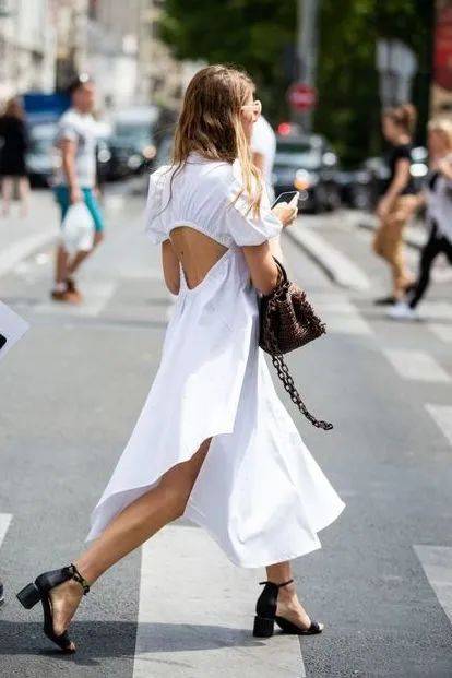 仙女|别总穿运动鞋啦！现在流行“连衣裙＋凉鞋”，好看显瘦又时髦！