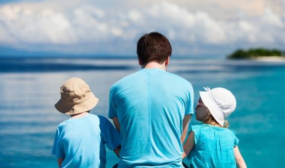 生活|父母起诉22岁姐姐拒养2岁弟弟：很多人生二胎的出发点是错的