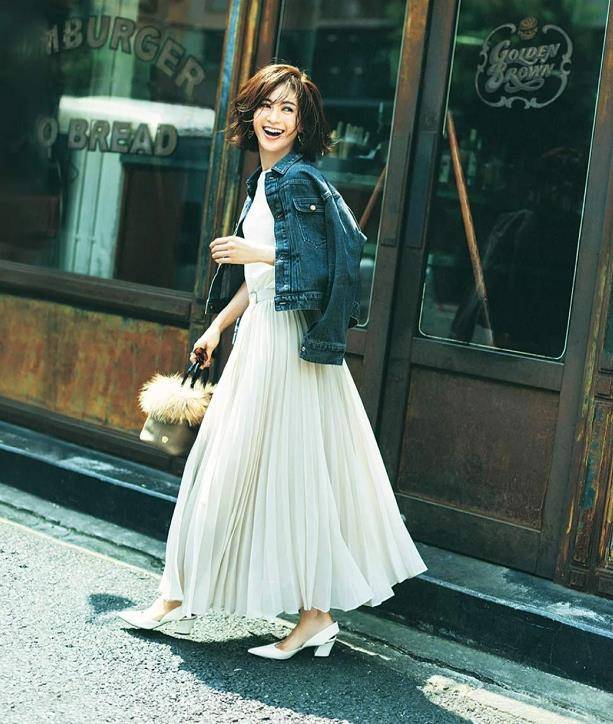 黑色|“百褶裙＋鞋子”的4个穿搭思路，这样穿才能显高显腿直