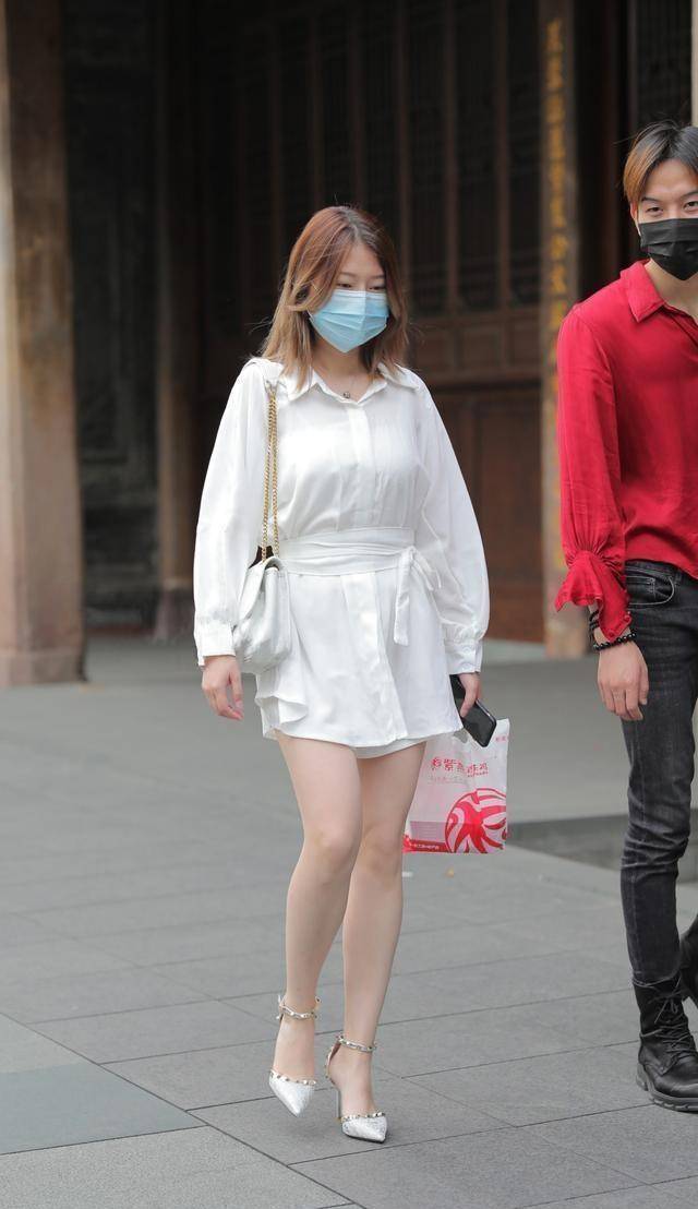 风情|青春时尚的连衣裙穿搭显出女性时尚魅力，展示时尚风情，美美出街
