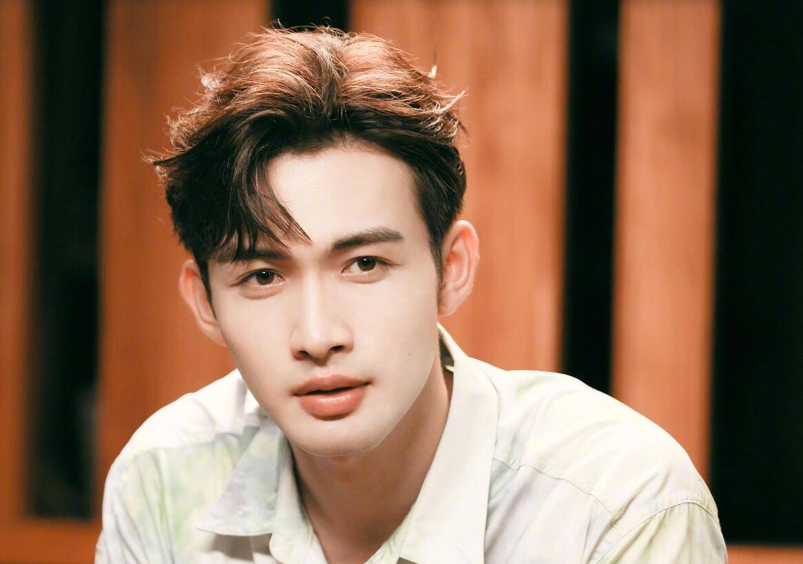 原创何洛洛真的不适合极挑黄明昊说出了关键岳云鹏补刀更准确