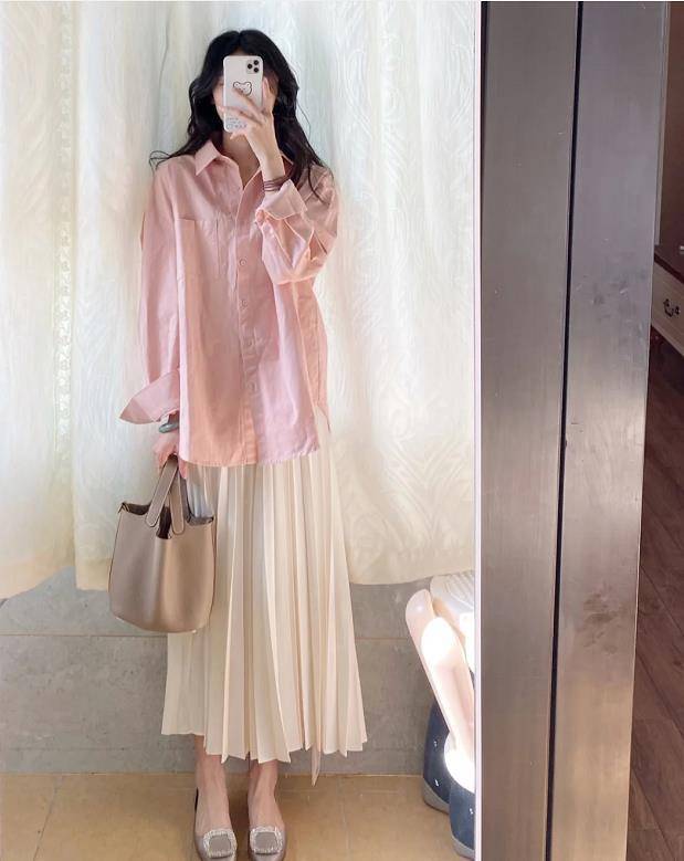 黑色|“百褶裙＋鞋子”的4个穿搭思路，这样穿才能显高显腿直