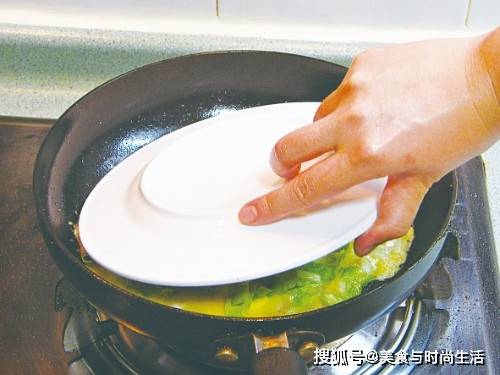 台灣名吃蚵仔煎，跟我這樣用料，味道比夜市裡的還好吃 熱愛美食 第9张