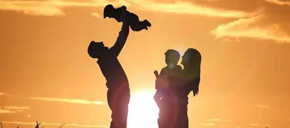 生活|父母起诉22岁姐姐拒养2岁弟弟：很多人生二胎的出发点是错的