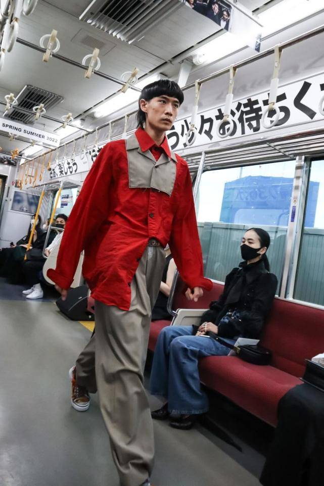 列车|京急列车上走时装秀，KOLOR不求震撼天桥，只求在生活中留下印象