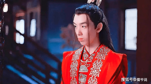 丑上|《君九龄》开播，金瀚丑上热搜，和女主彭小苒的美形成鲜明对比