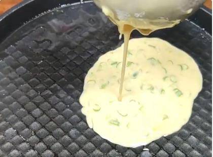 煎饼|早餐不用出去买,教你鸡蛋饼最快速做法,自己做干净又美味!