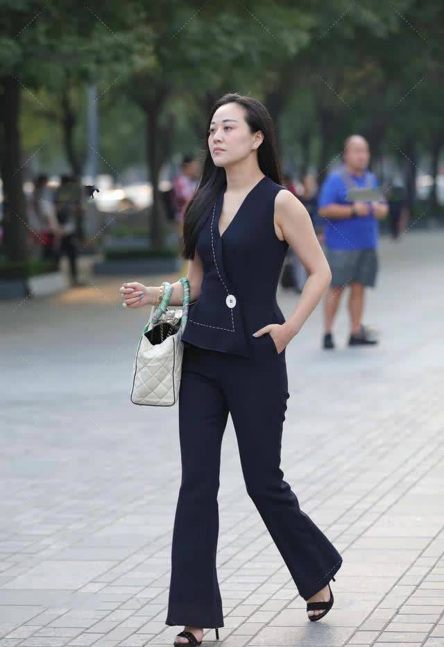 黑色|时尚大气的黑色套装,搭配高跟鞋,尽显强大气场