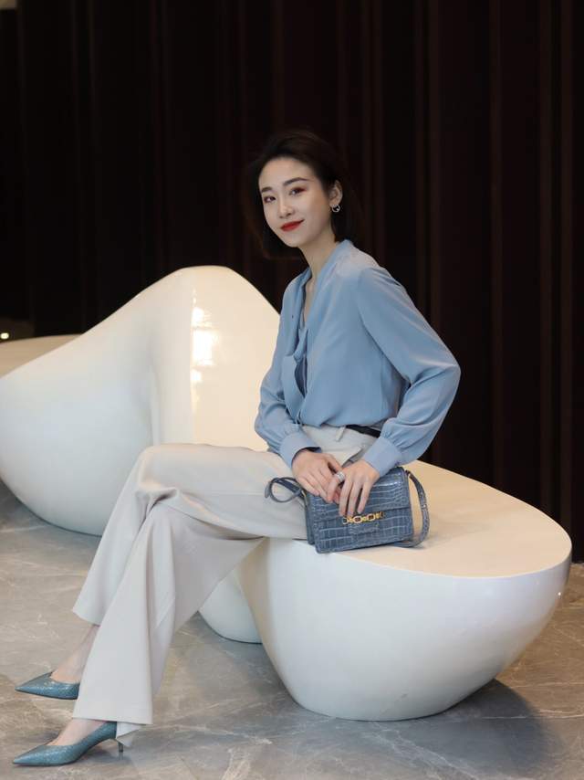 设计|普通女生想要穿好衬衫,看懂这6套搭配方法,上身才得体又高级