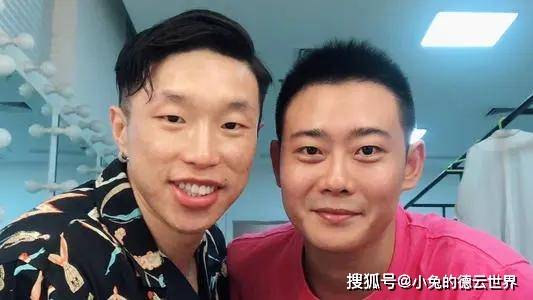 什么|德云社烧饼、曹鹤阳舞台演出，拿副总栾云平砸挂，这次可算解气了