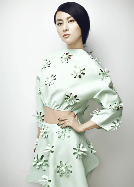 布条|贾青的胆子真不小,把黑布条当衣服穿,该挡的都挡住了,还挺吸睛