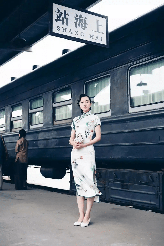 身材|旗袍高跟鞋,最能展现女性美,千娇百媚,令人神往