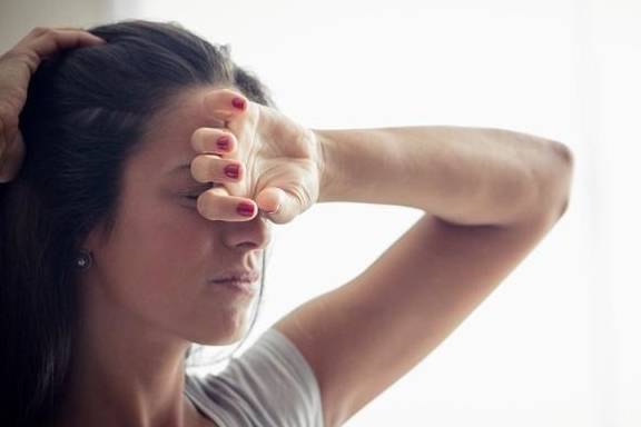 因为|22岁姐姐拒养2岁弟弟被亲父母告上法庭：生而不养，不如不生