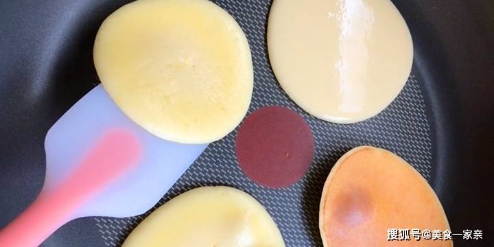 做法|早餐教你做酸奶饼，不用放油，做出来松软酸甜，营养又健康