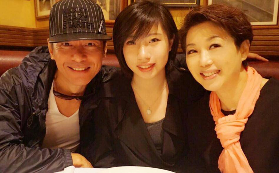 江华26岁女儿想当艺人,等待7年仍无人问津,换新造型颜值提升