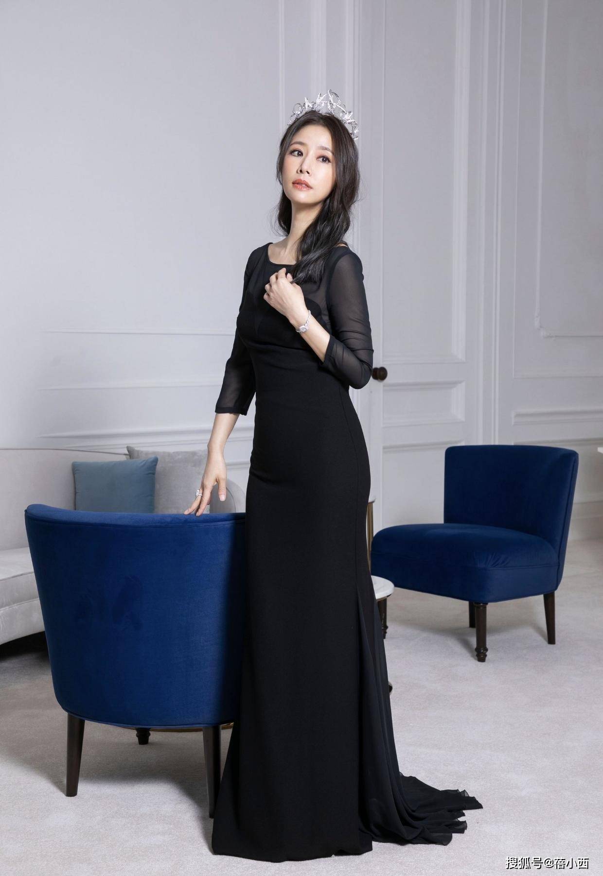 感觉|林心如这回改了风格，烫了摩卡波波头穿斜肩裙，就她能穿出高级感