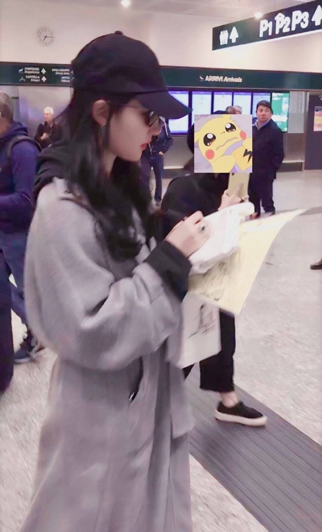 吊带|不愧是“神仙姐姐”,刘亦菲高清怼脸美得惊艳,小黑裙穿出仙气感