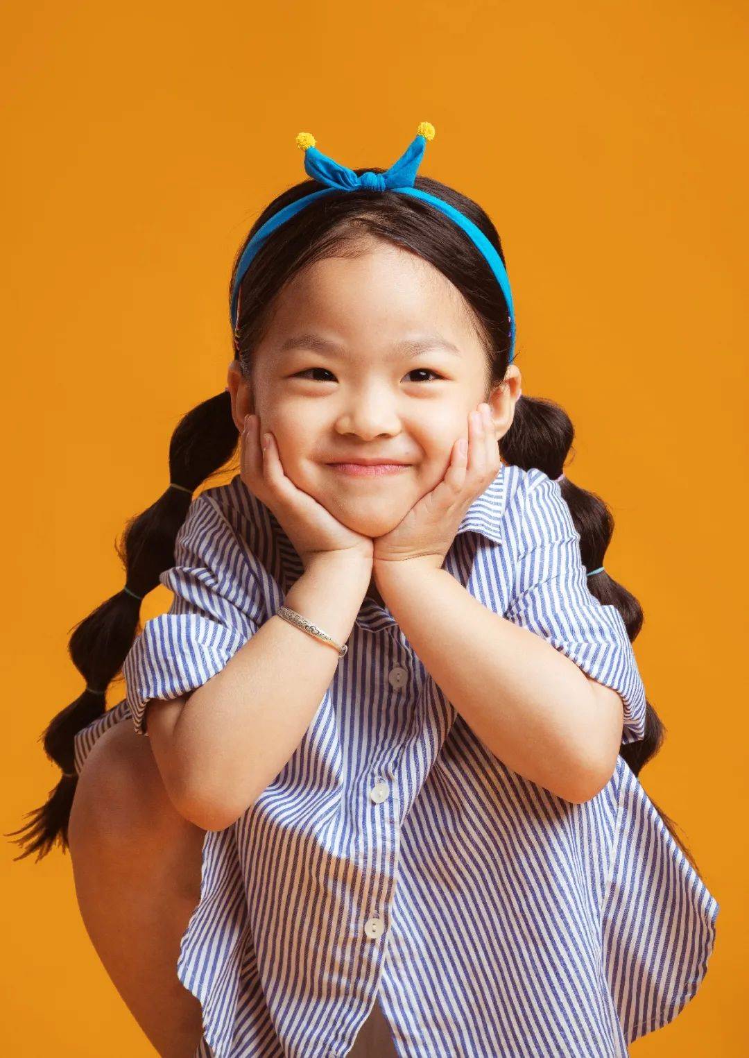 电影|《我和我的父辈》之《乘风》首曝预告，麦田星艺学员与吴京搭戏