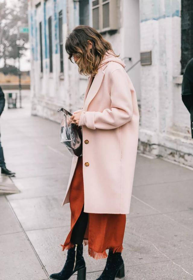 江疏影|江疏影气质搭配，实现的大衣自由，叠穿都不显胖的身材真不错