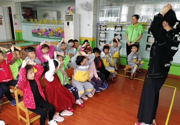 责任心|幼儿园老师吐槽“工资低”,工资条被曝光后,家长劝其别不知足