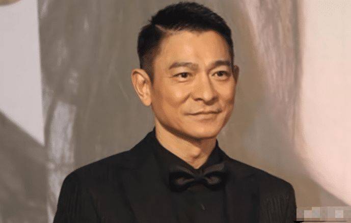 曾经是张学友、刘德华的宠臣 转型监管体系大获成功 如今与华仔平起平坐
