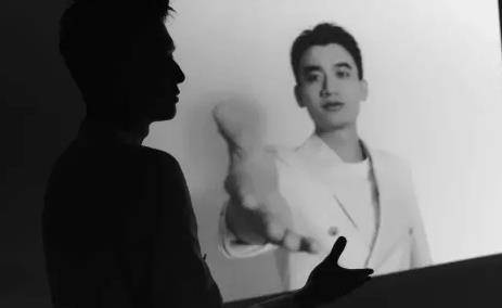 王勉|这个男人越“阴阳怪气”,网友就越喜欢