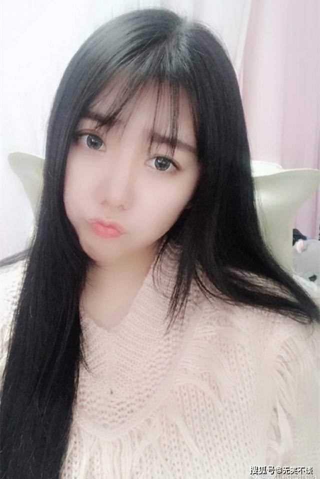 国内网红女主播 e60bb624bf494c19b70b5322292526a3.jpeg