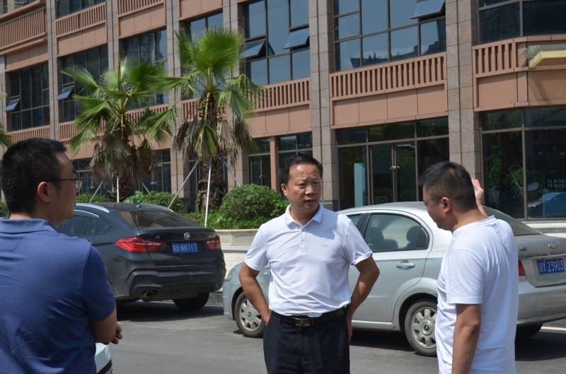 张玉明深入包保社区调研督导社区创文工作