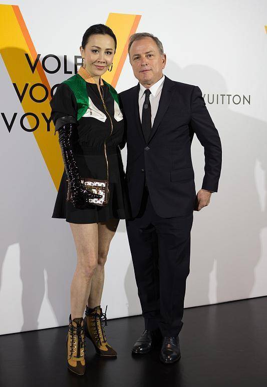 服装|刘嘉玲虽然保养得很好,但是审美真的很奇怪,像是棵“凤梨”