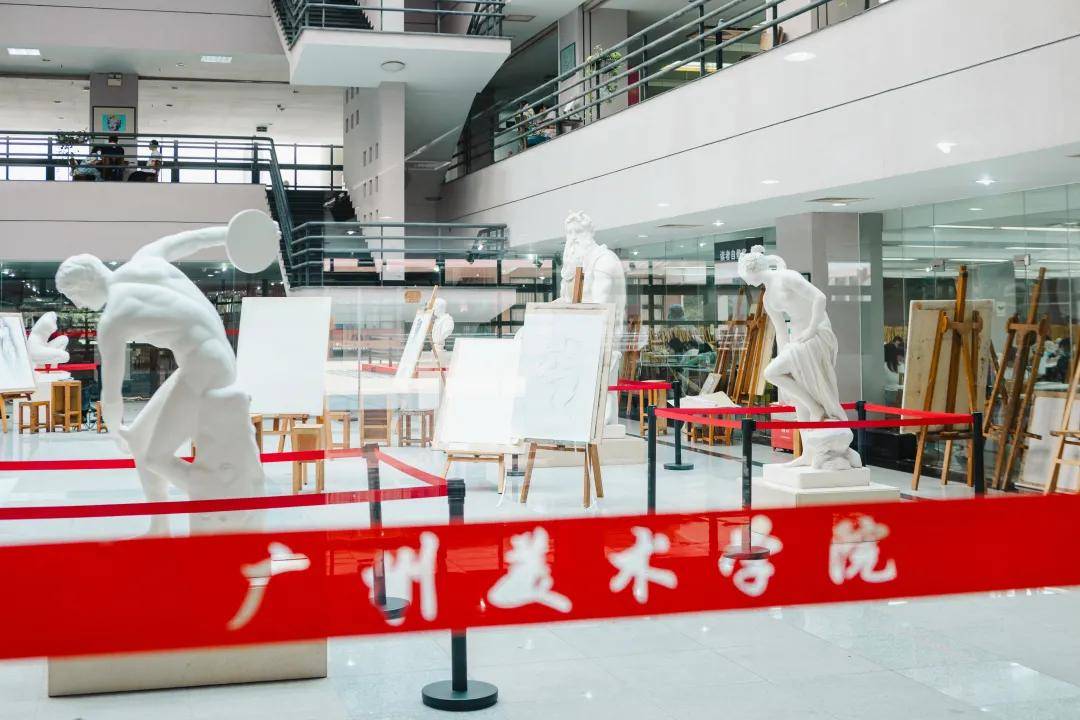 "是啊,会有越来越多的人成为广美人呢"