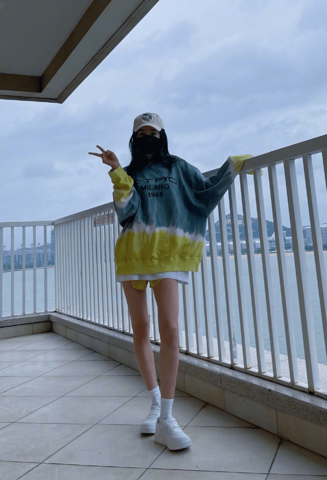 运动鞋|逛街偶遇杨幂…她穿短裤时总穿这几款鞋