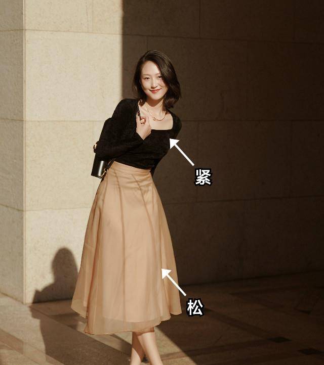 设计|女人一旦过了45，穿衣尽量：颜色素一点、款式宽一些，时髦又减龄