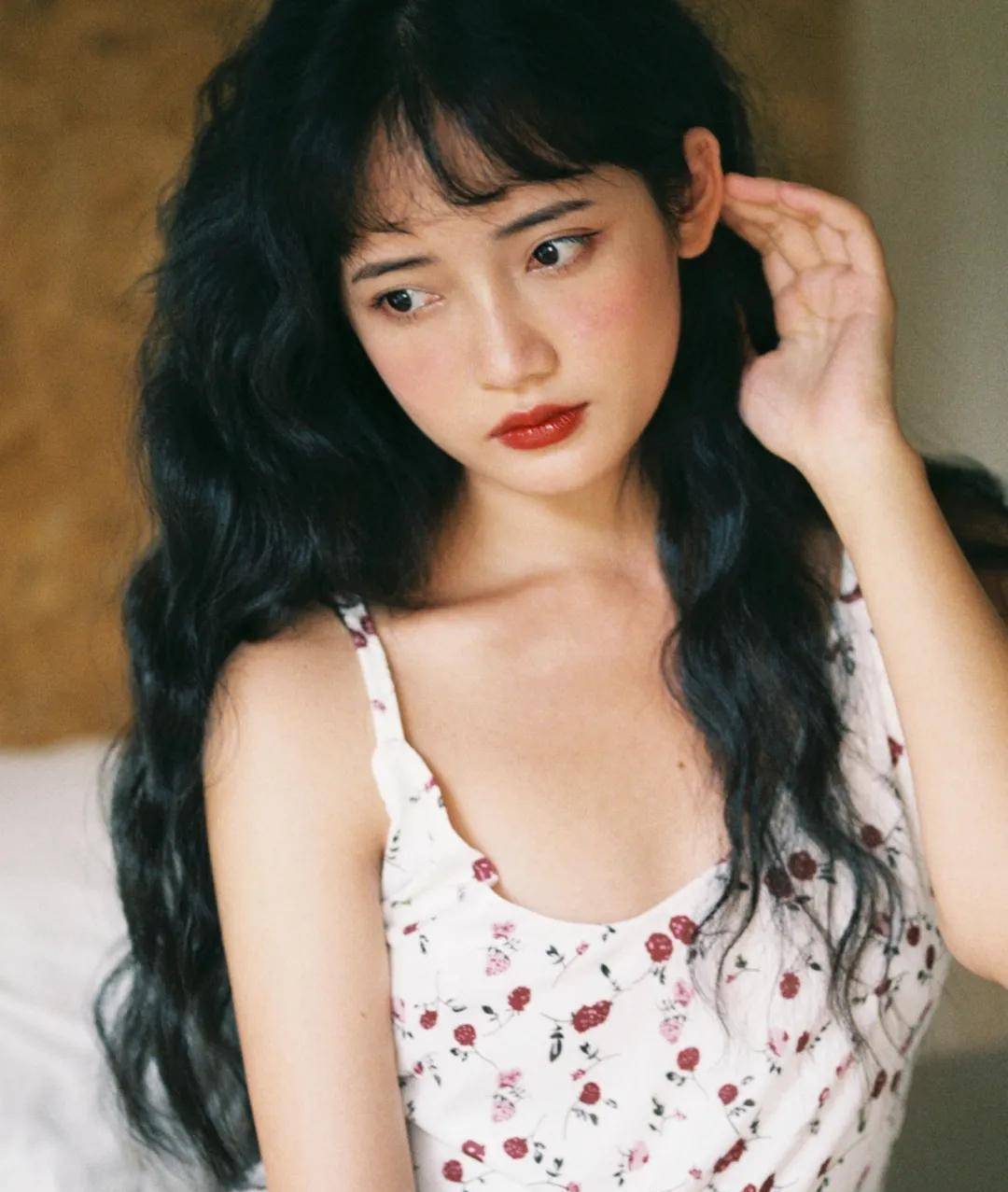 发型|别再披头散发了！这6款“发型”才够美够清凉，时髦还显脸小