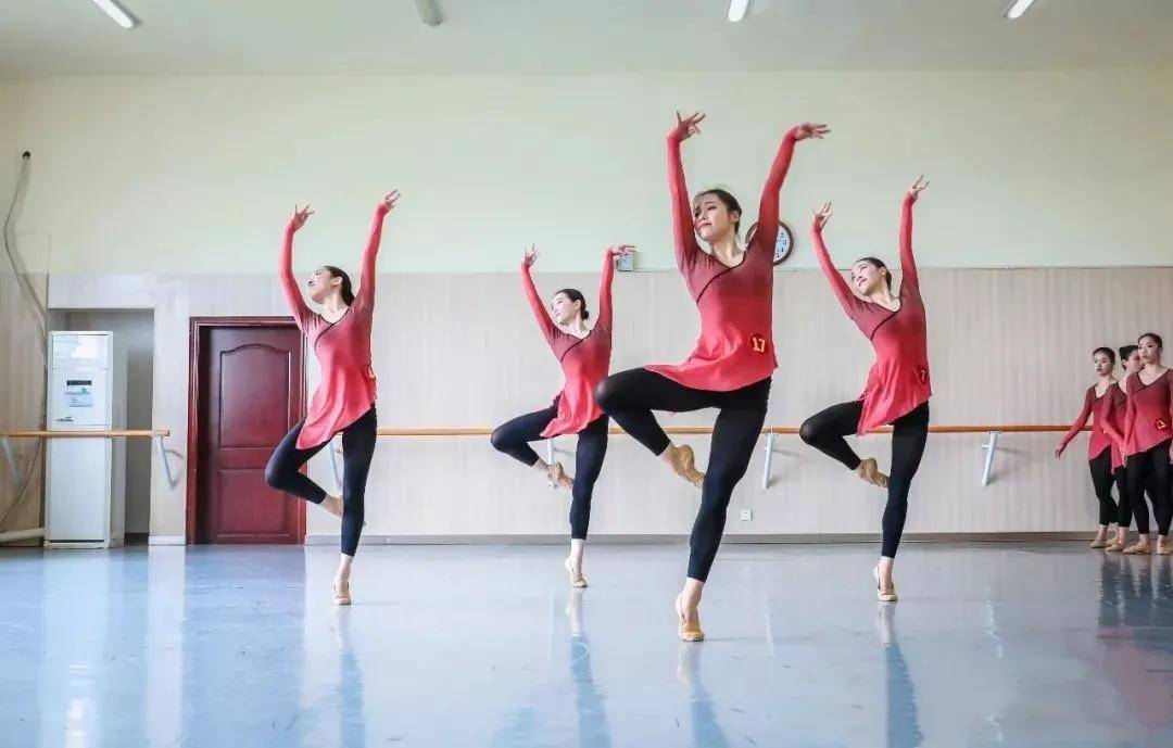 舞感怎么练古典舞 28225a20f01541a3851a651da870357e.jpeg