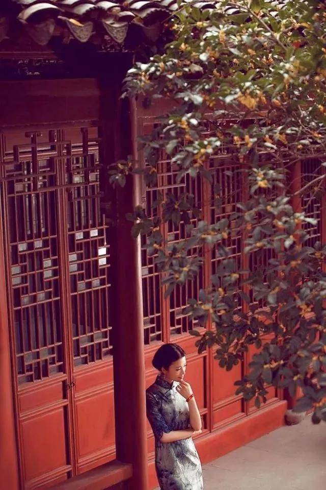 青花瓷|当旗袍碰到了青花瓷，相互衬托，真乃天作之合