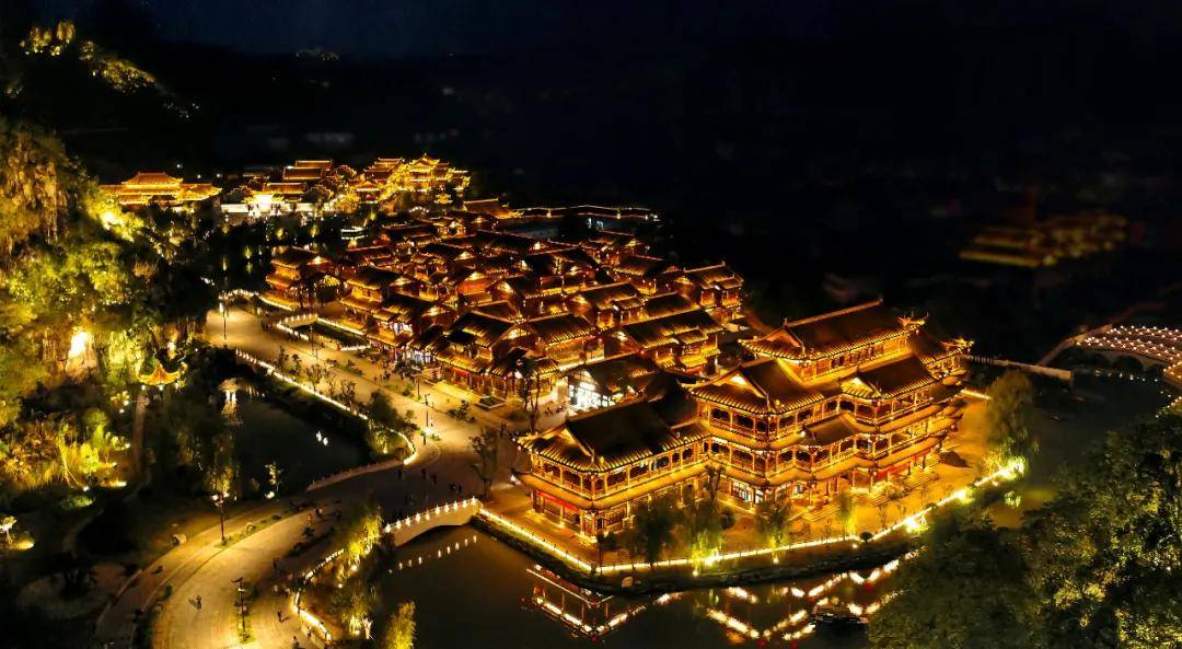 织金饭店星空山谷音乐泳池,让你深度体验平远古镇"云端"度假