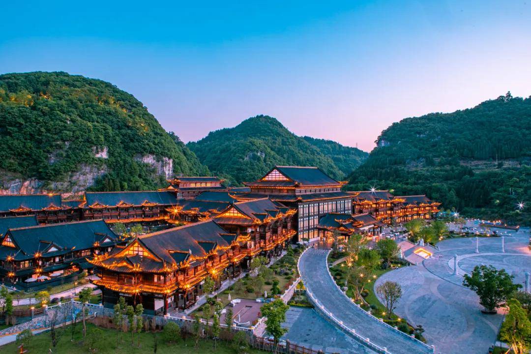 织金饭店星空山谷音乐泳池,让你深度体验平远古镇"云端"度假