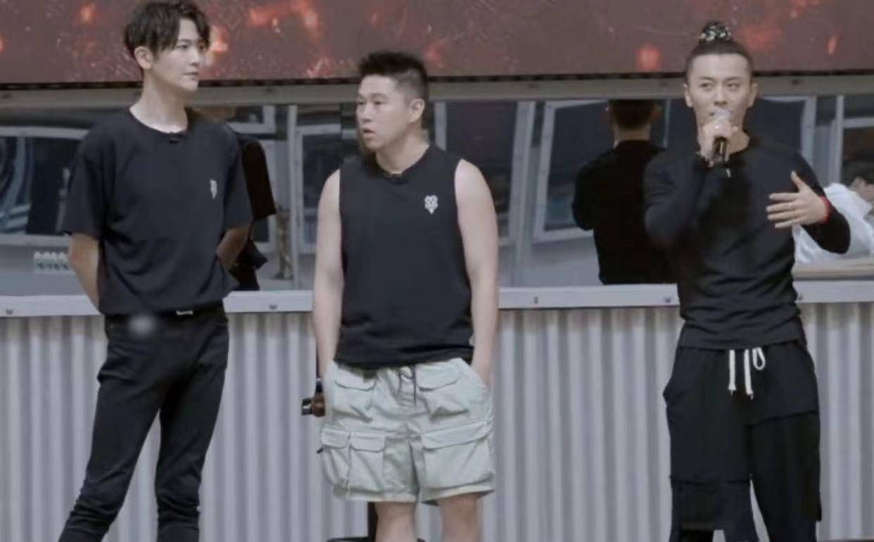 舞台|《披哥》陈辉欧阳靖刘端端淘汰，网友：为什么不是每次垫底的敖犬