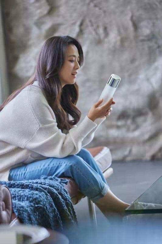 整体|汤唯结婚6年成“韩式美人”,穿开衫配卷发好温柔,文艺气质绝了
