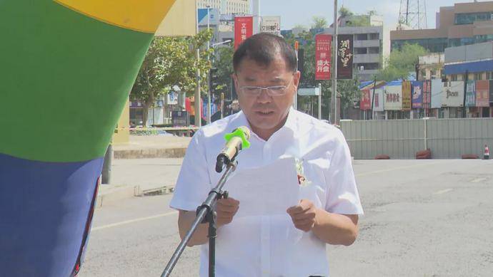 瓦房店市委常委,常务副市长宋玉章主持开工仪式.