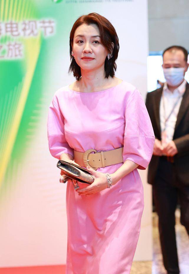 身材|刘翔现任老婆颜值普通，剪时髦“鲶鱼头”穿连衣裙，也没啥抢眼感