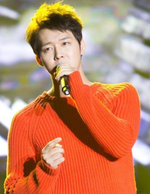 橙色|朴有天复出了?穿学生装拍写真状态好,网友:什么时候安排柯震东