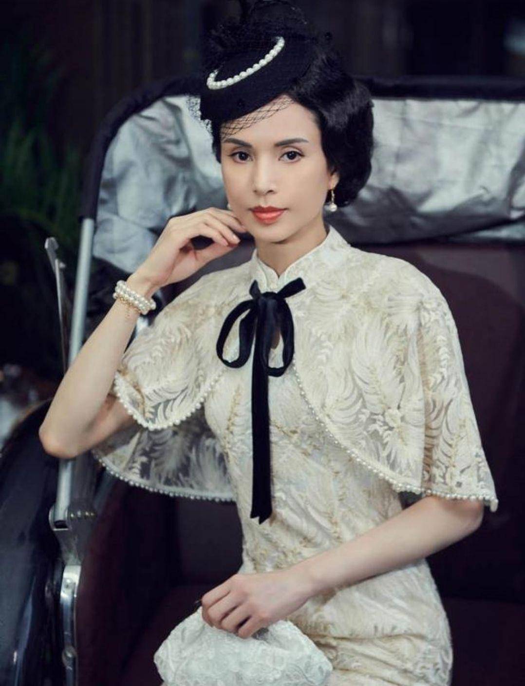 保养|李若彤也太会保养了，穿旗袍拍摄时尚大片，把55岁减龄到30岁