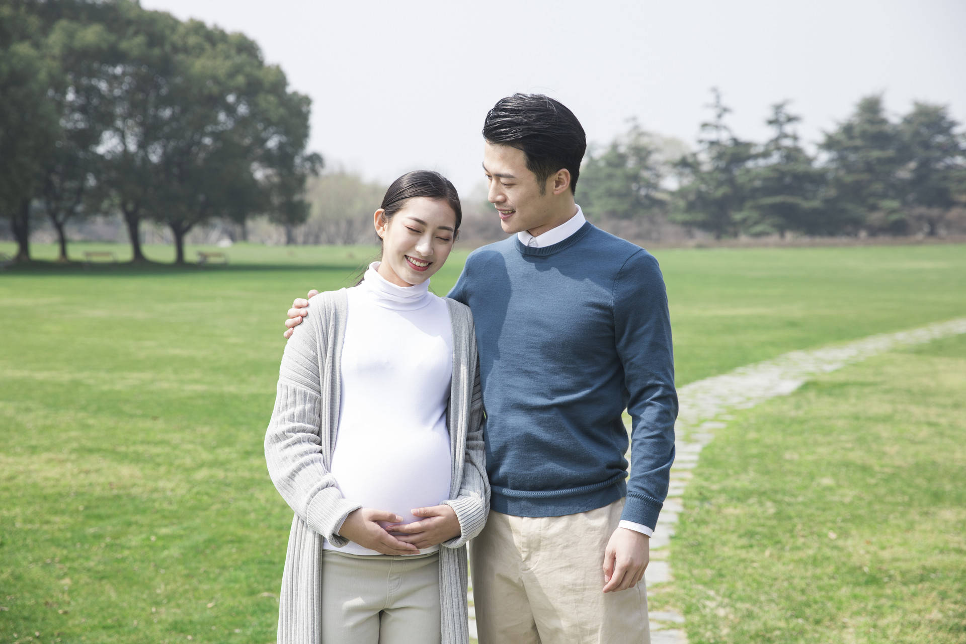 细节|麦迪娜姜潮官宣产女，晒出产后全家福，三个细节让二胎妈妈羡慕