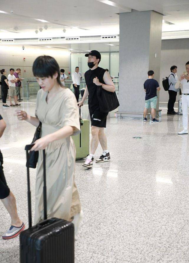 身材|刘翔现任老婆颜值普通，剪时髦“鲶鱼头”穿连衣裙，也没啥抢眼感