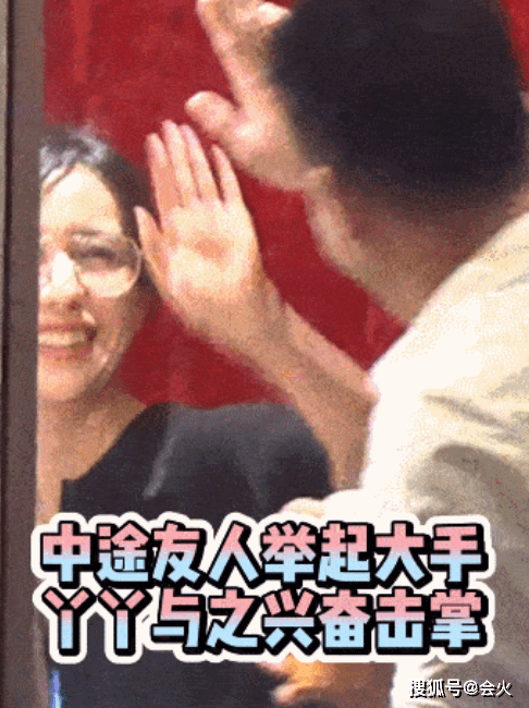 一行|佟丽娅带儿子聚餐被偷拍！素面朝天锁骨精致，5岁儿子身材肉嘟嘟